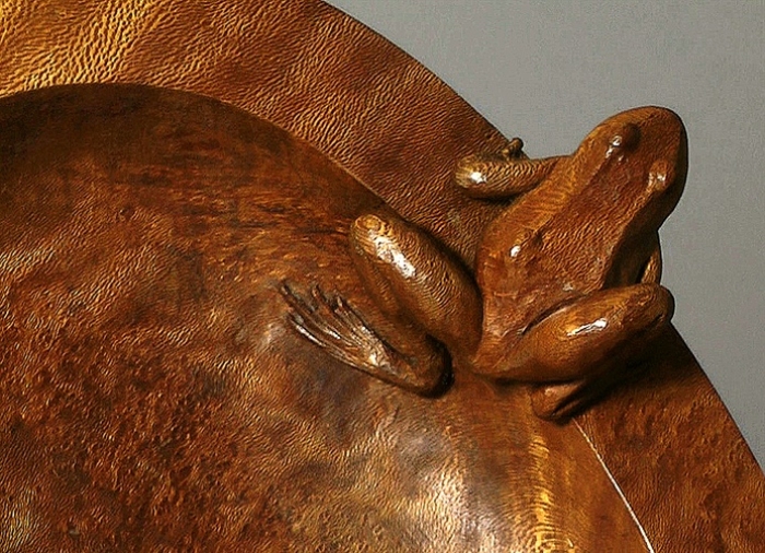 Frog Bowl detail Lacewood