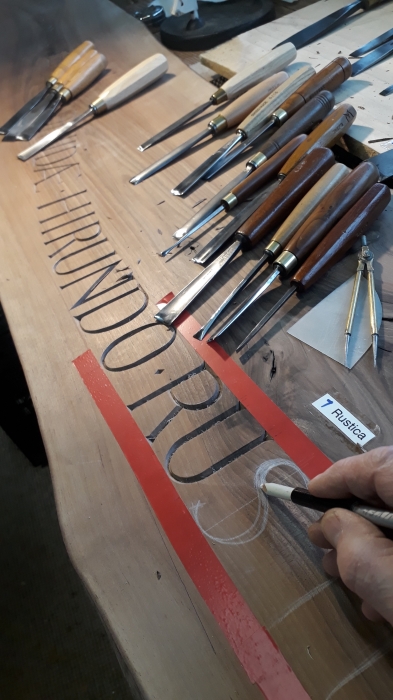 Swallow Table lettering: rising height
