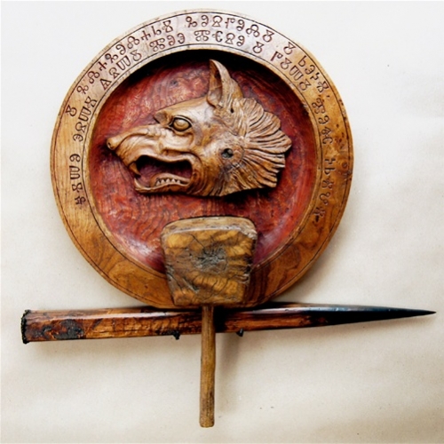 Vampire Armorial. Elm. W 25in